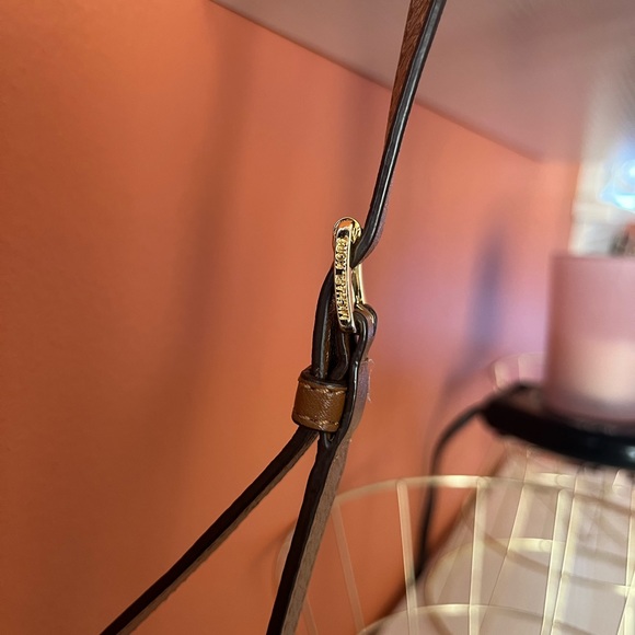 🤎🤎Small Michael Kors Messenger Bag🤎🤎 - Picture 2 of 13